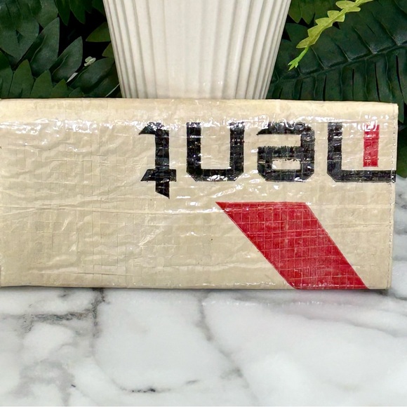 NWOT* TAVI RECYCLED FEED SACK WALLET - Picture 3 of 12